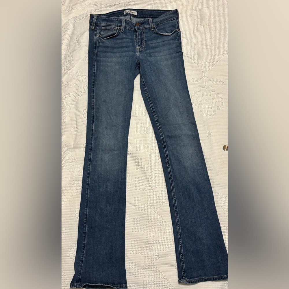 Hollister Women's Straight Leg Jeans in Medium Blue